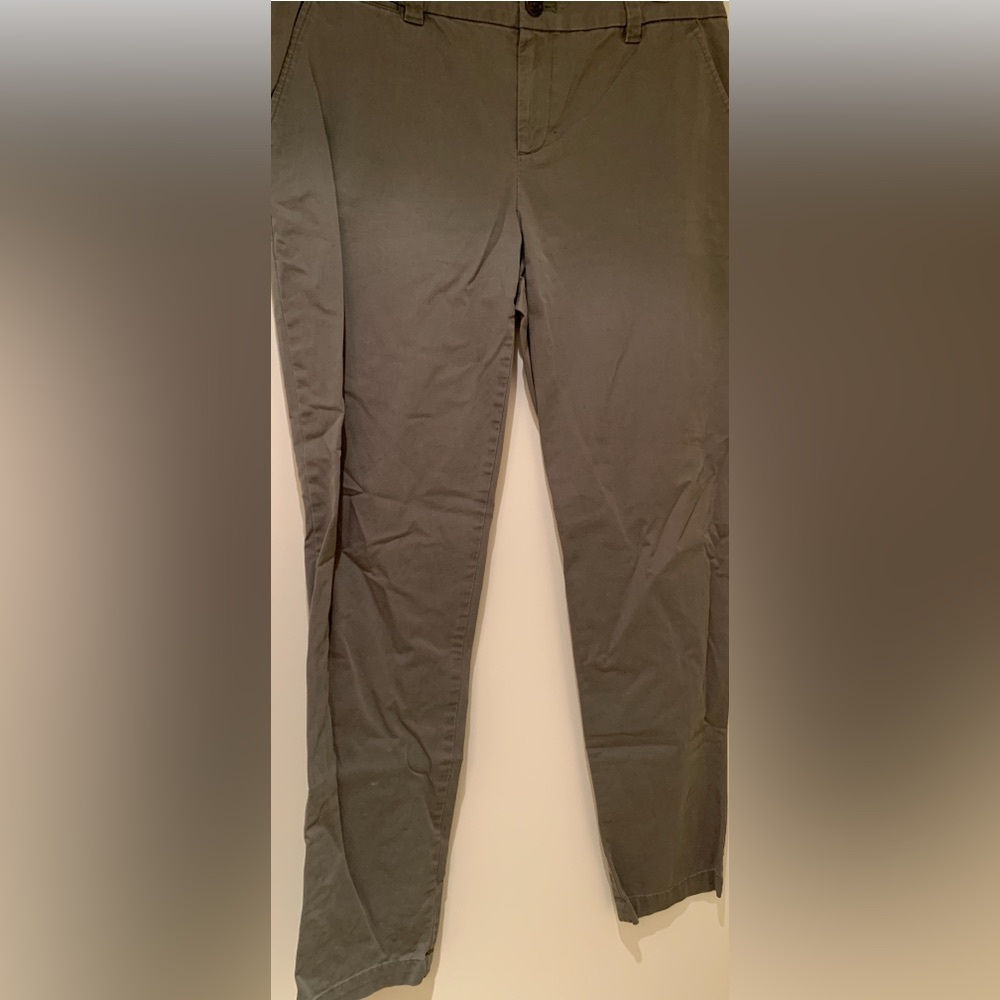 GAP - Women’s Broken-in Straight Khakis (olive, size 8)